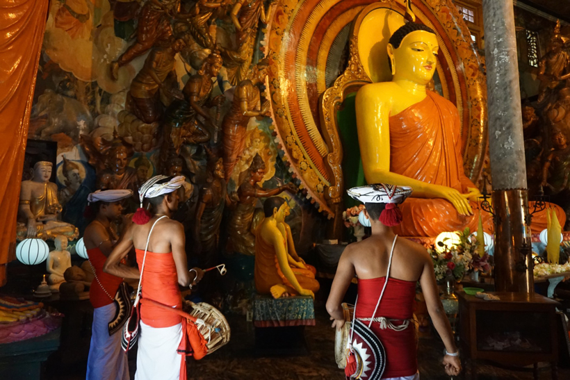 Gangaramaya Tempel - Sri Lanka Colombo - Reiseblog Bravegirls