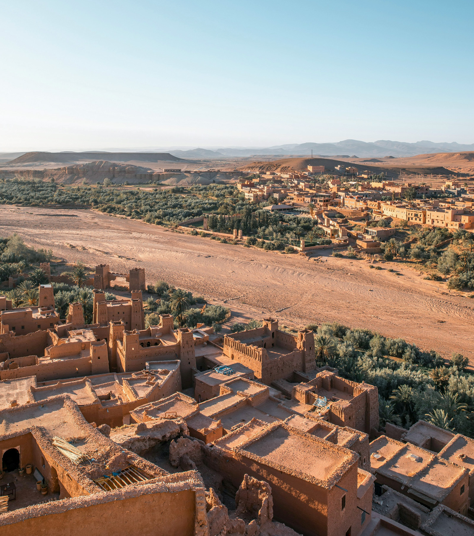 Aït-Ben-Haddou in Marokko mit Lehmbauten und Kasbahs